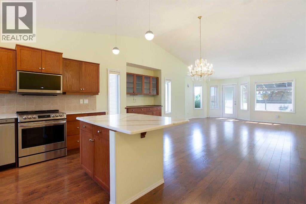 612 Riverside Boulevard NW — photo 3