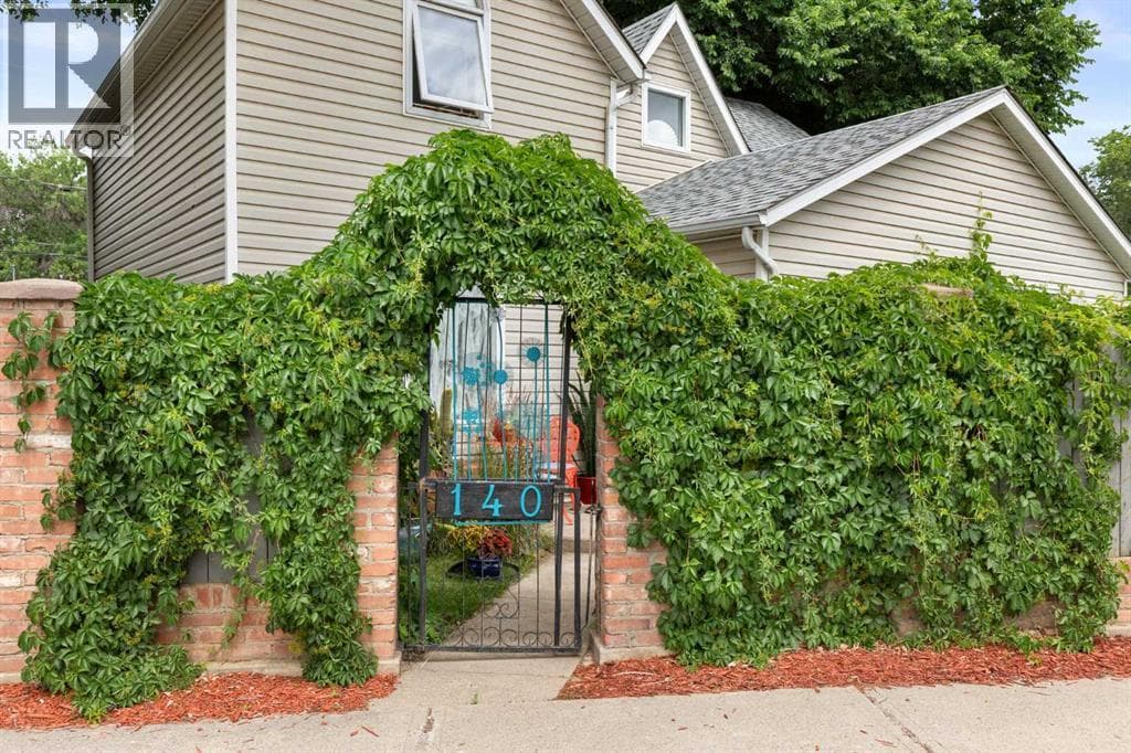 140 6 Street SE
