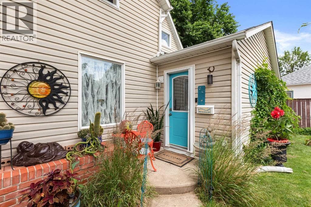 140 6 Street SE — photo 3