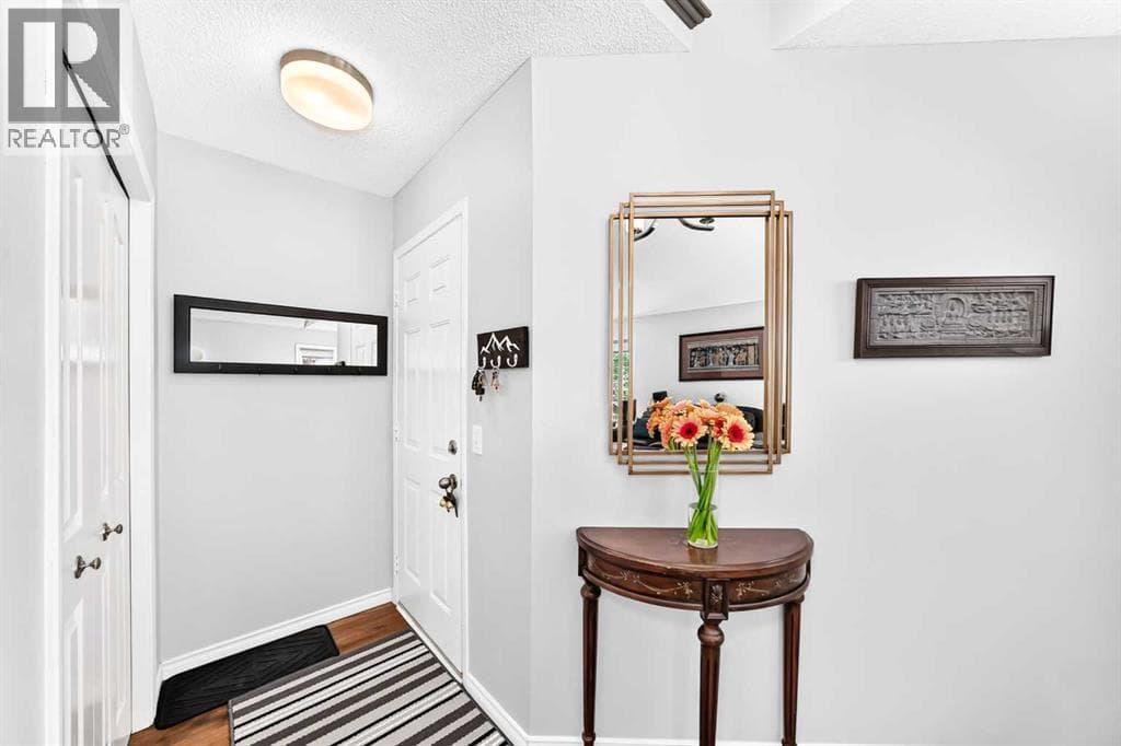 4 Valley Meadow Close NW — photo 3