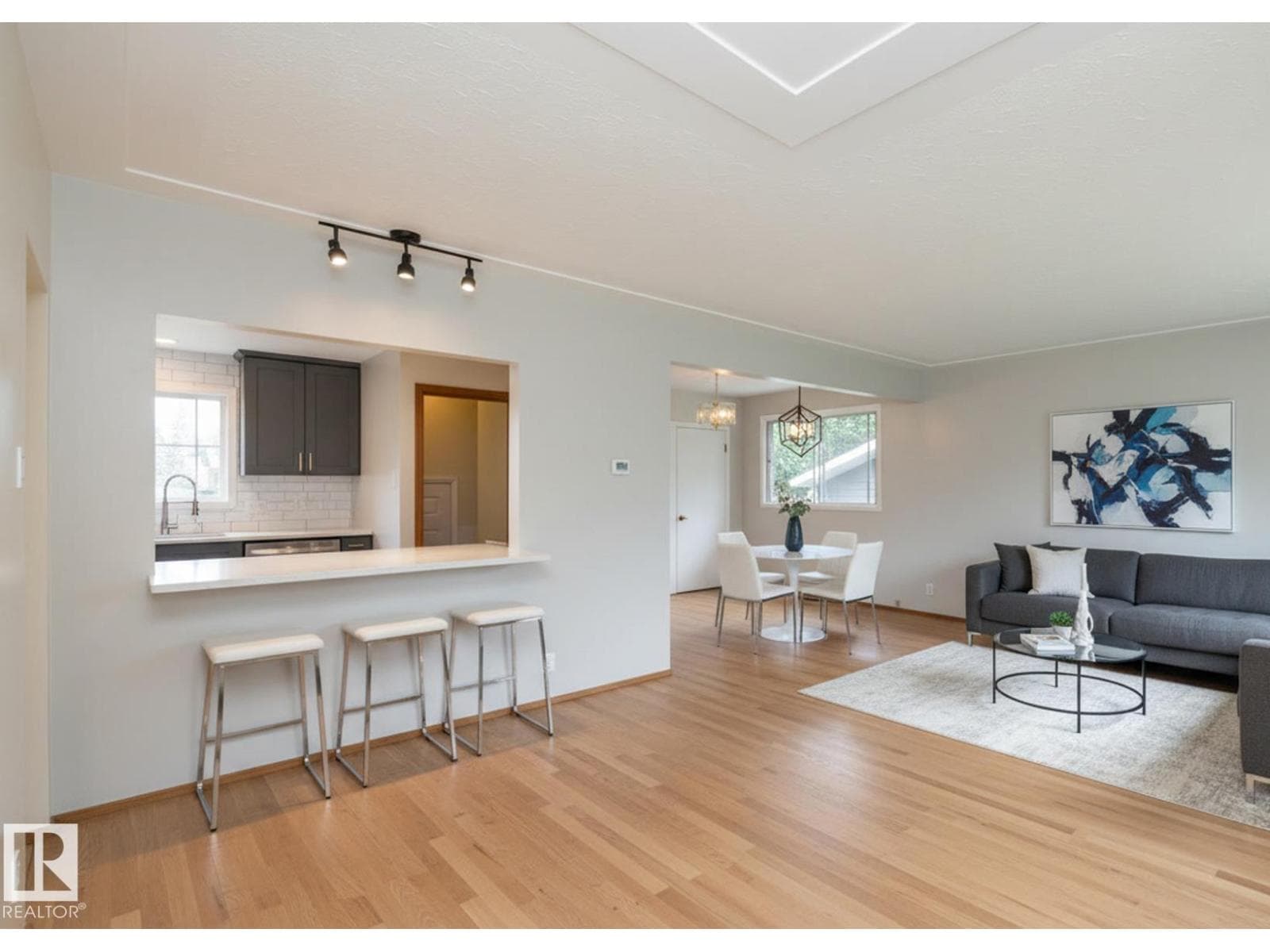 5608 122 AV NW — photo 5