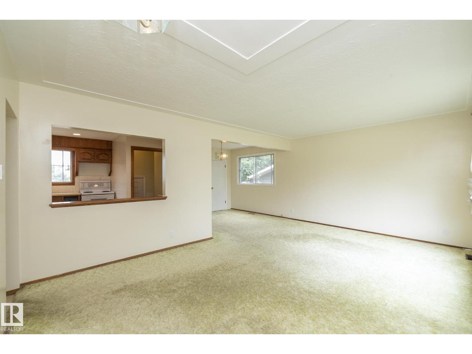 5608 122 AV NW — photo 4