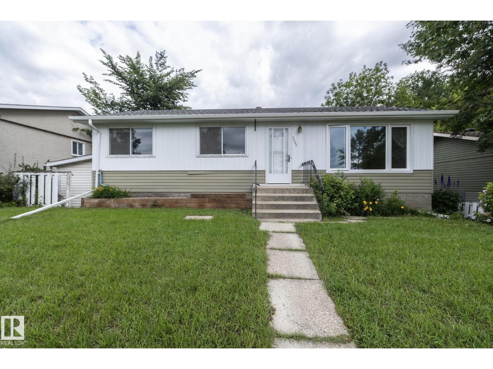 5608 122 AV NW — photo 3