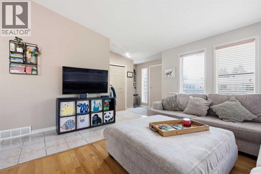 128 Sunvale Crescent SE — photo 5