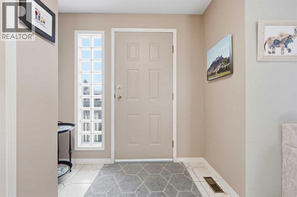 128 Sunvale Crescent SE — photo 4