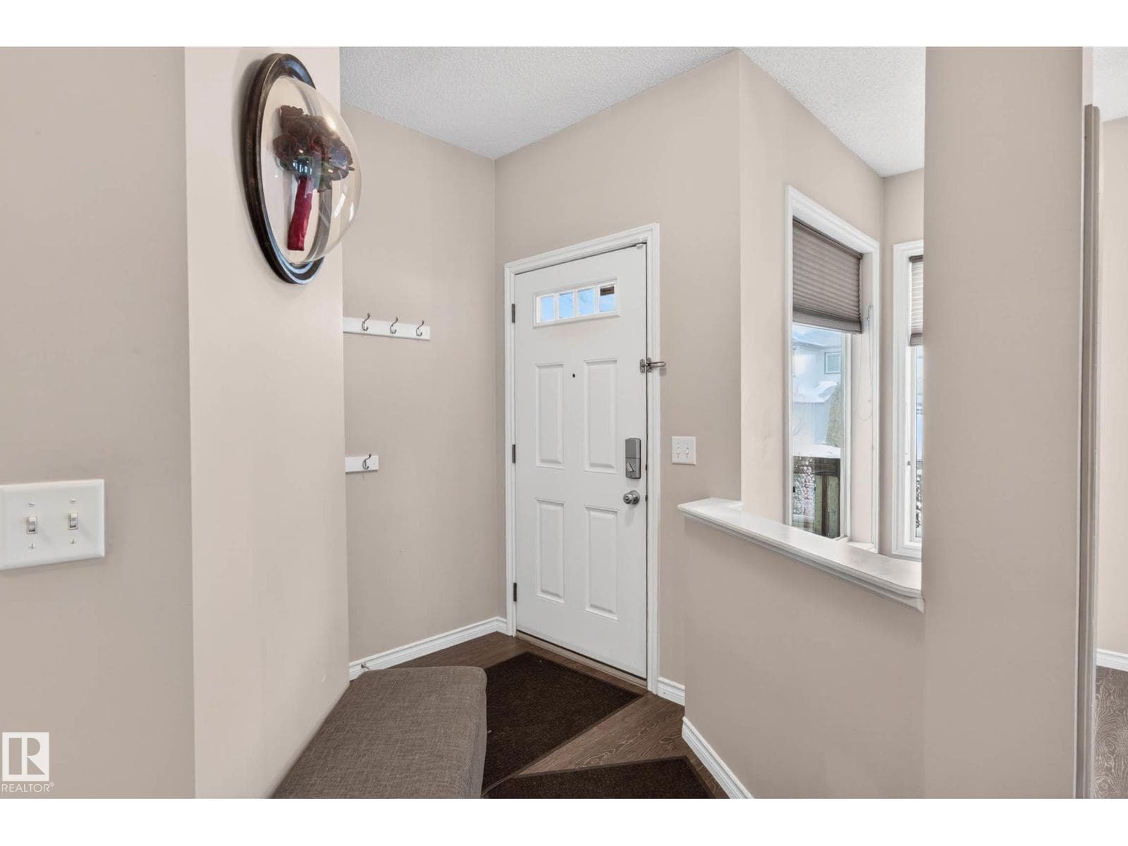 3233 21A AV NW — photo 4