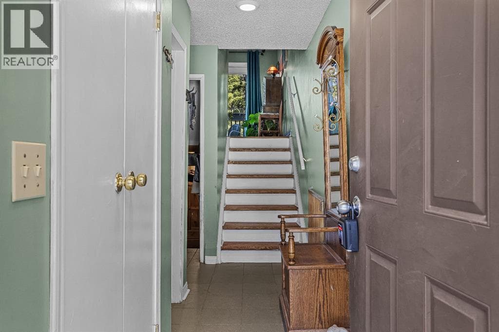 246 Kluane Drive — photo 2