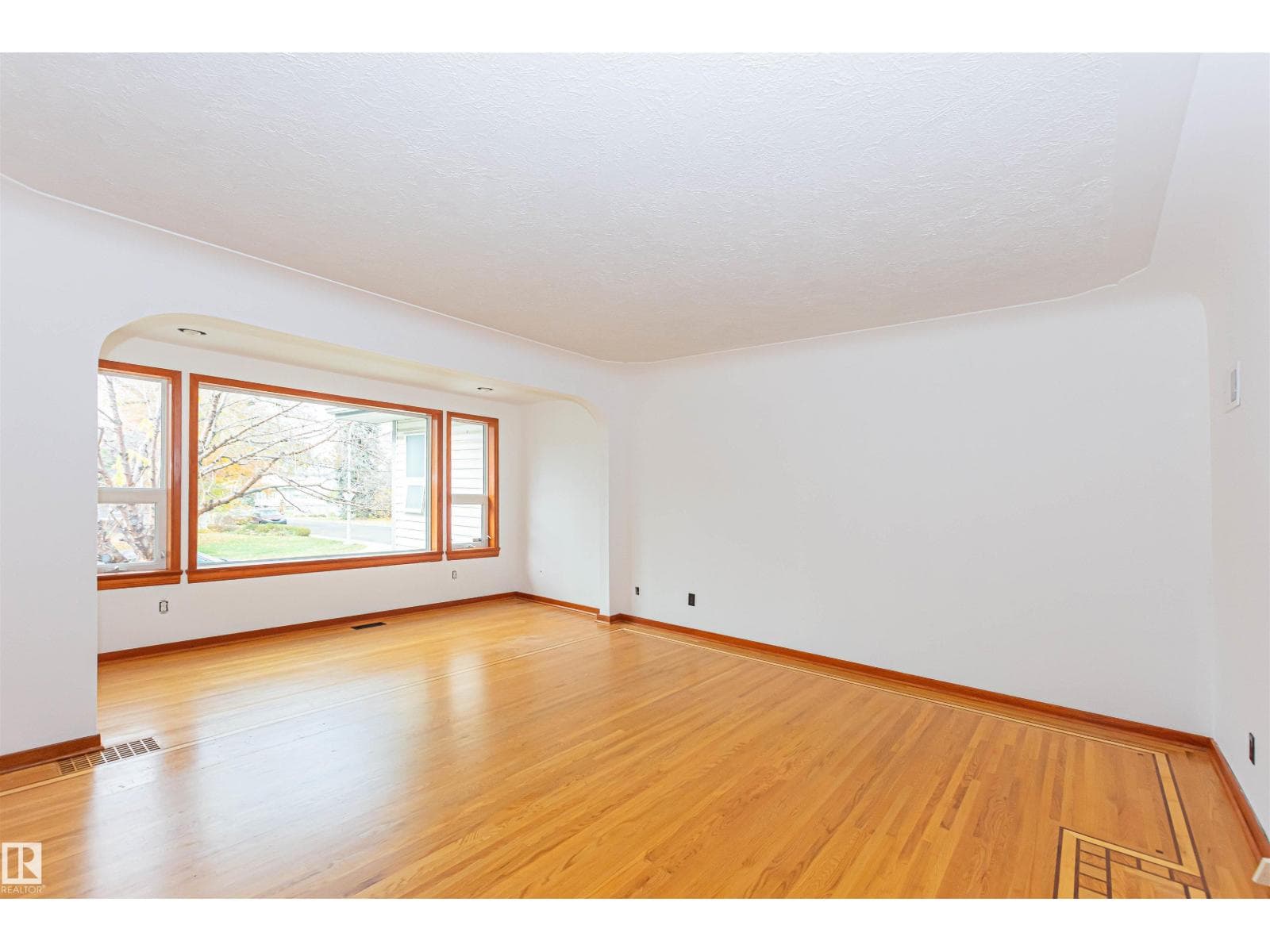 8935 120 ST NW — photo 5