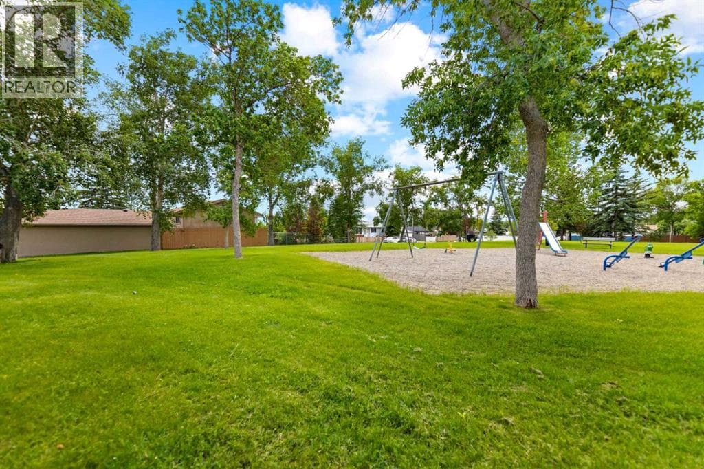 323 maddock Crescent NE — photo 5