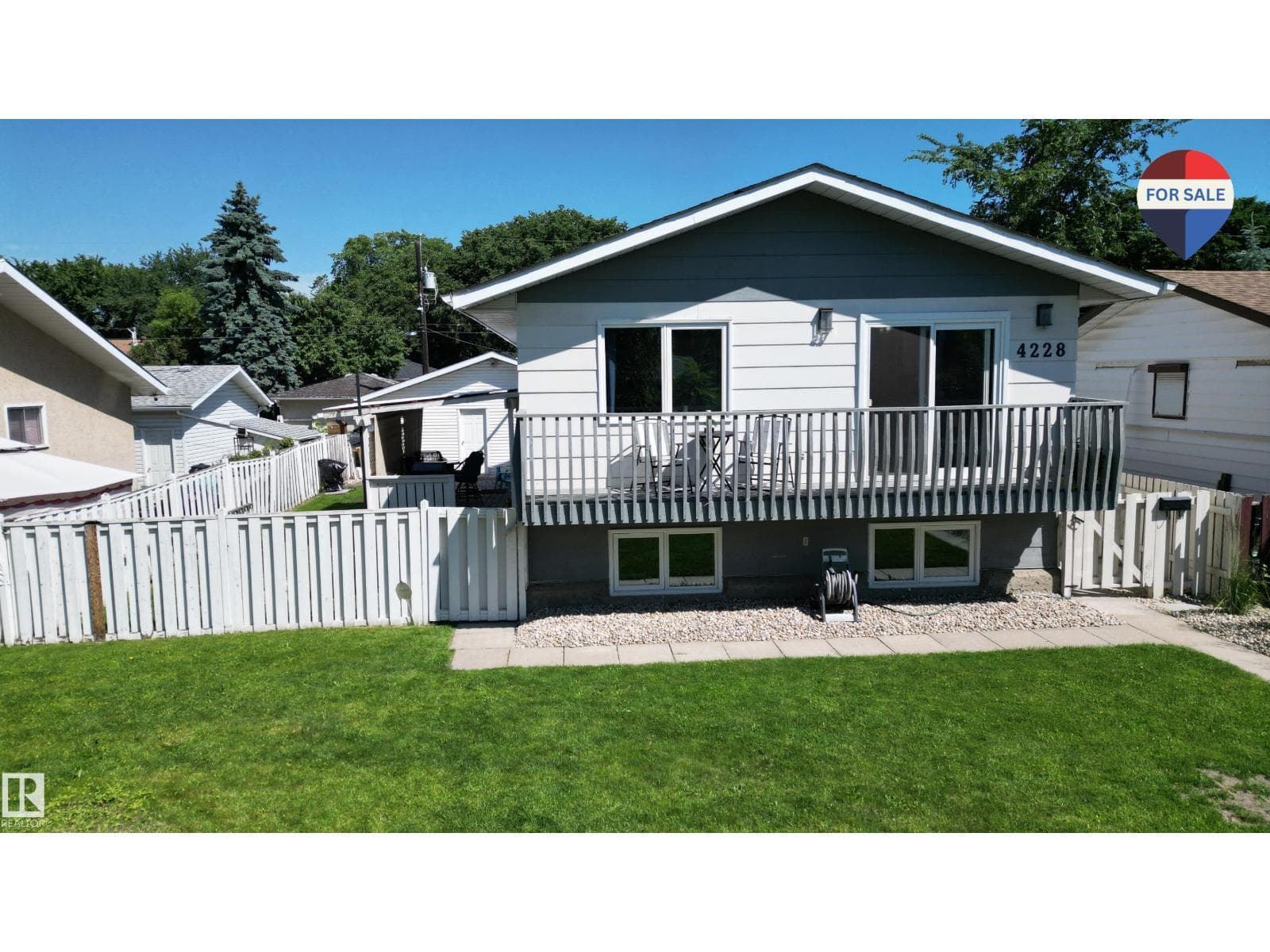 4228 114 AV NW — photo 2