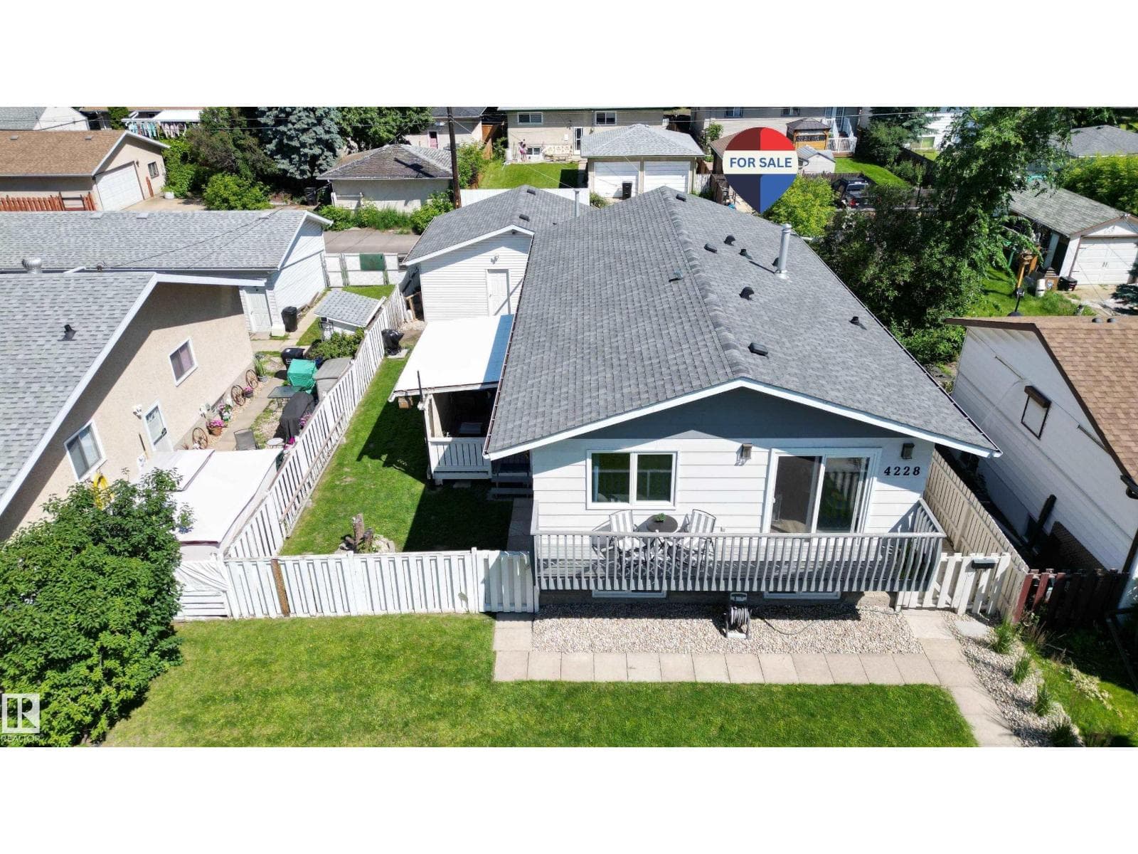 4228 114 AV NW — photo 4