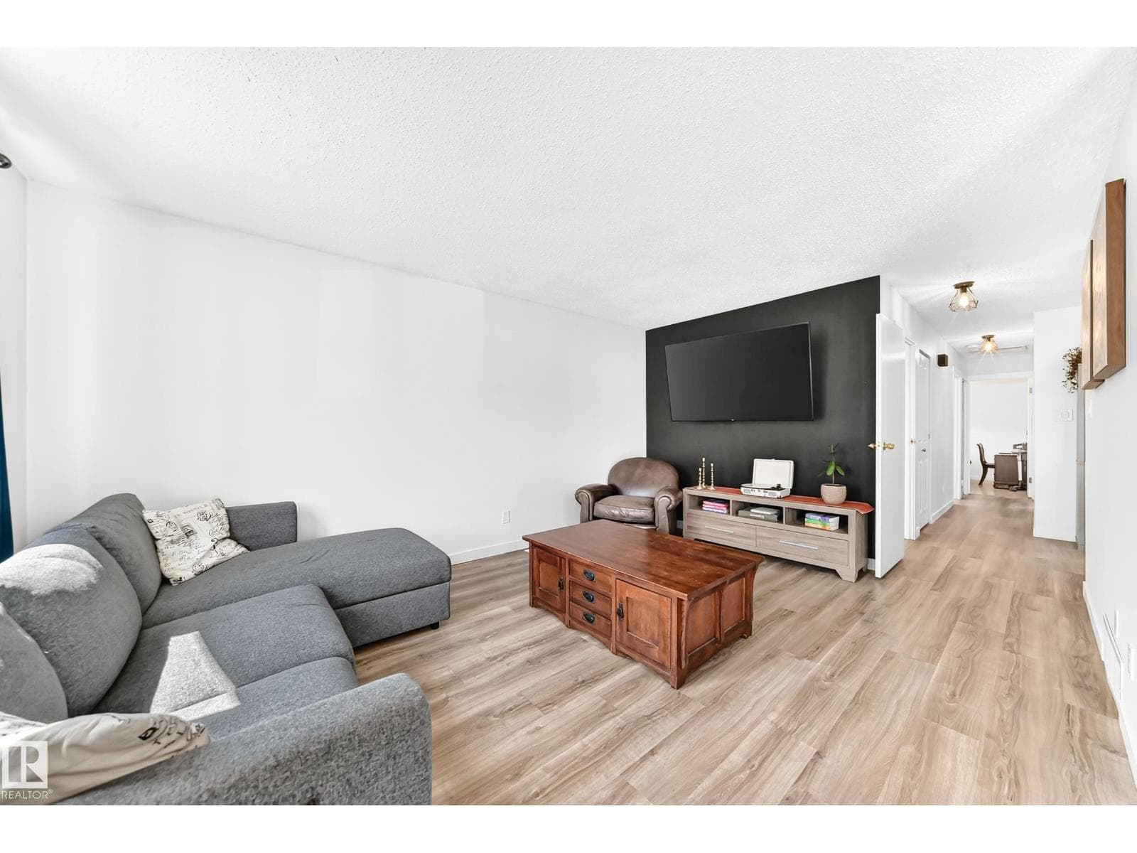 4228 114 AV NW — photo 5