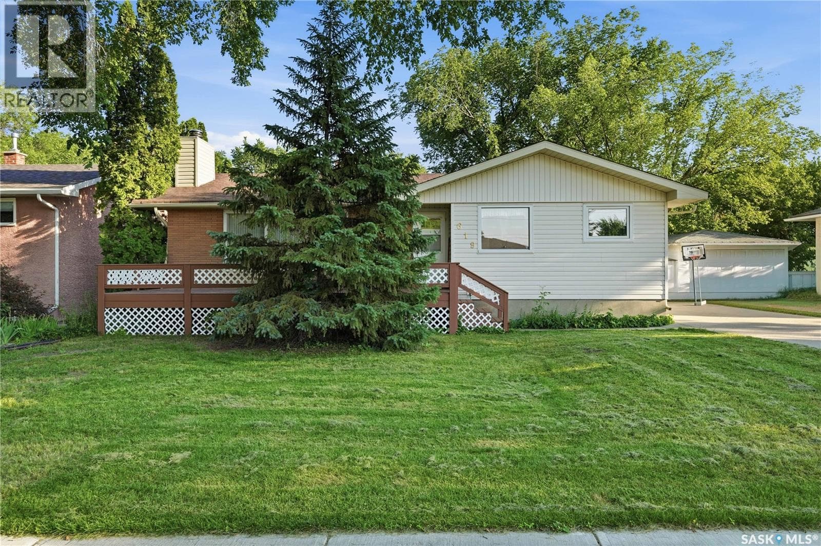 619 Murray AVENUE E — photo 2