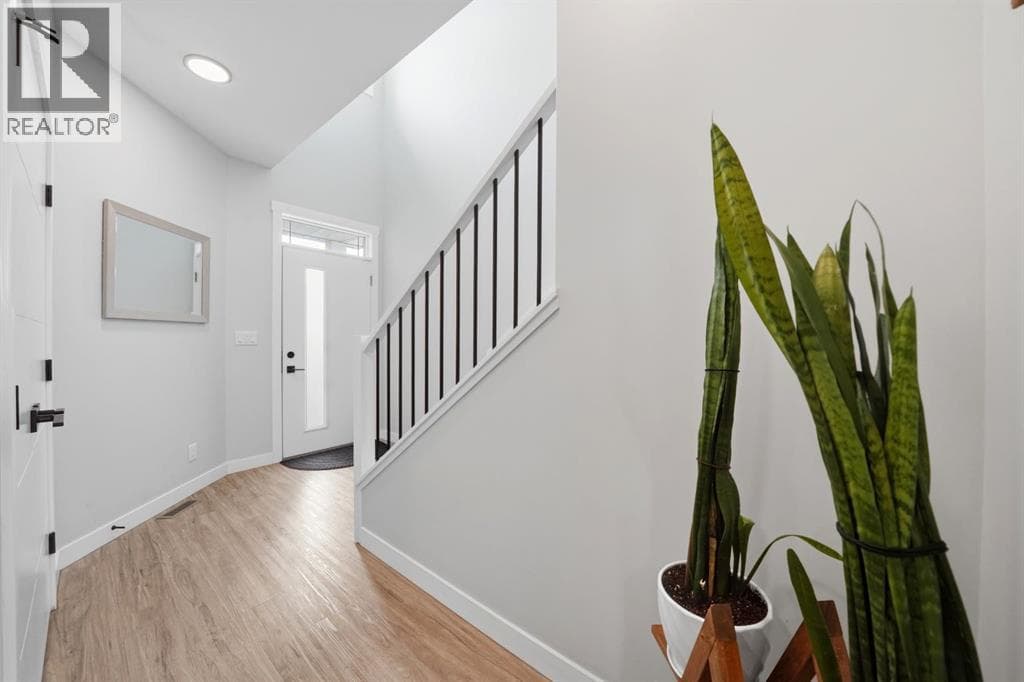 101 Longmire Close — photo 3