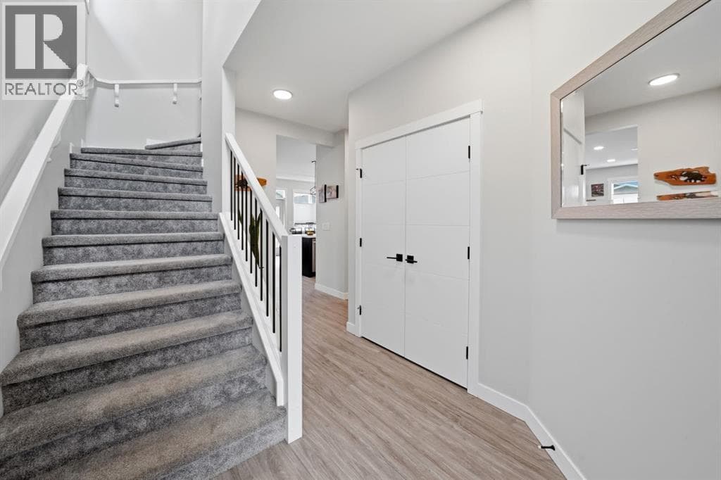 101 Longmire Close — photo 2