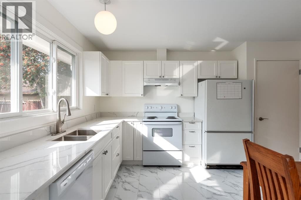 207 Whiteview Bay NE — photo 5