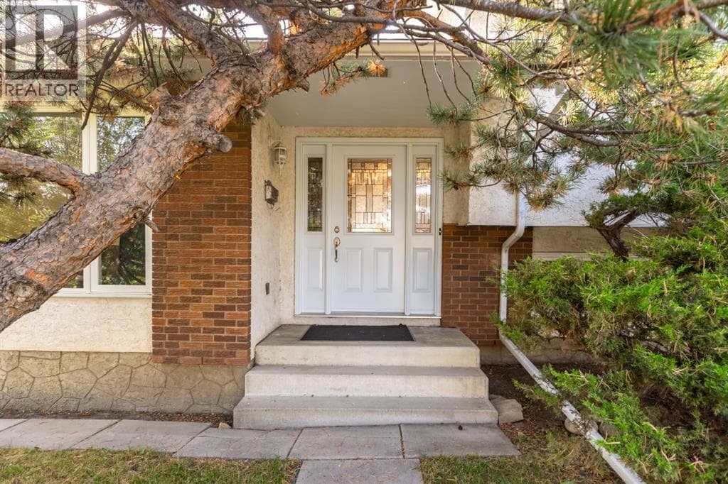 207 Whiteview Bay NE — photo 3