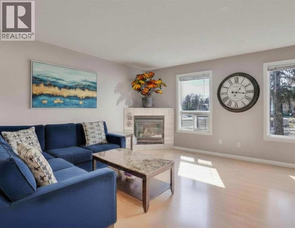 1004 Penrith Crescent SE — photo 2