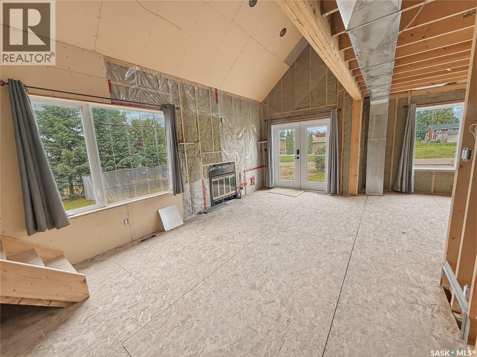 403 Smith CRESCENT — photo 3
