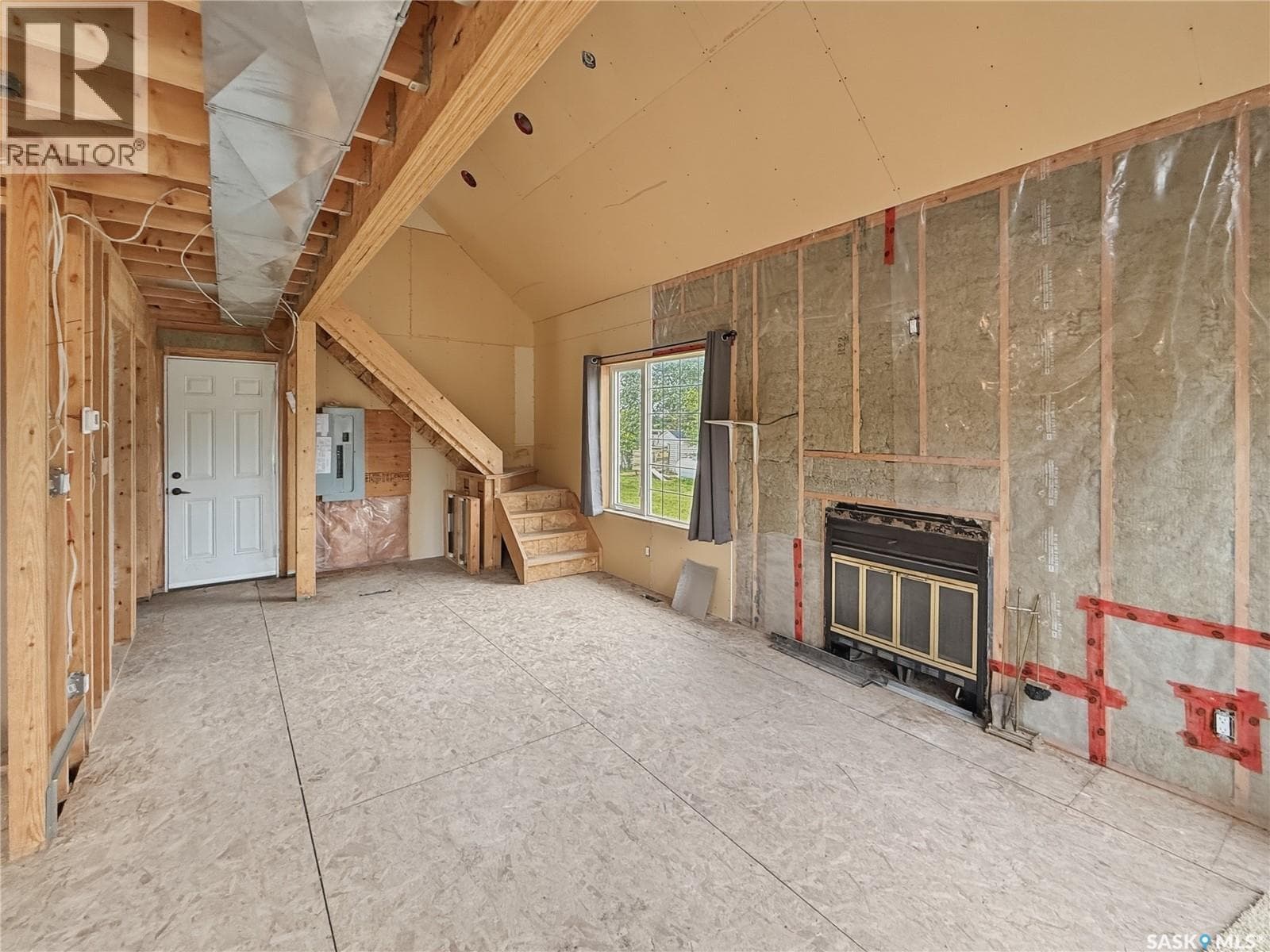 403 Smith CRESCENT — photo 4