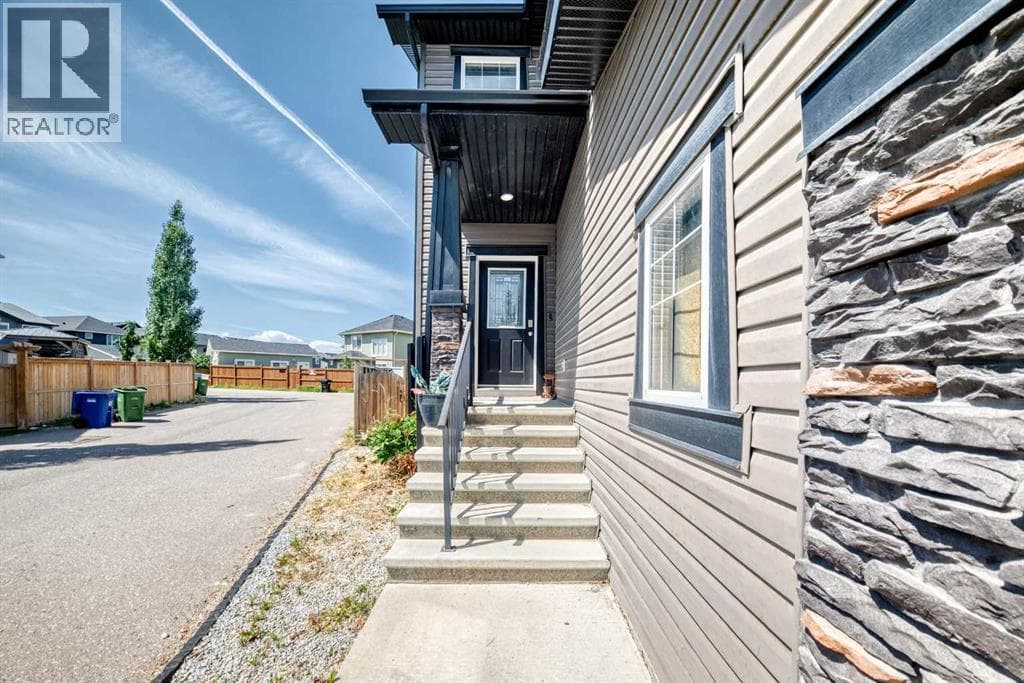325 Evanspark Gardens NW — photo 3