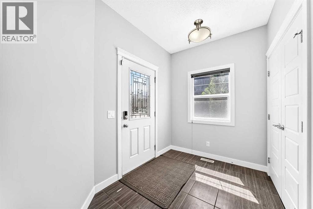 325 Evanspark Gardens NW — photo 4