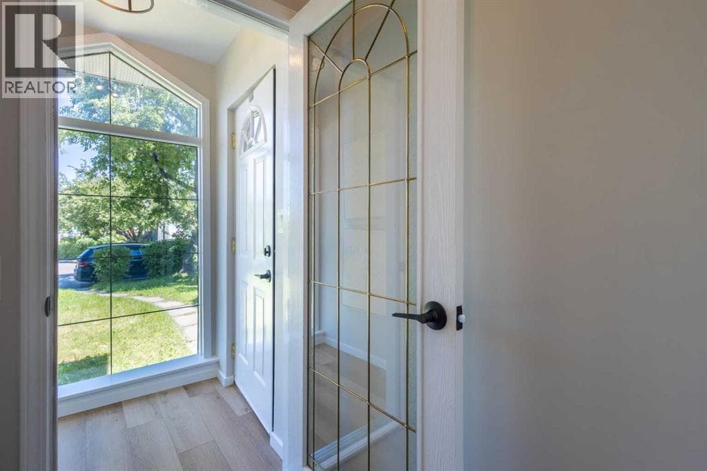 7845 22 Street SE — photo 3
