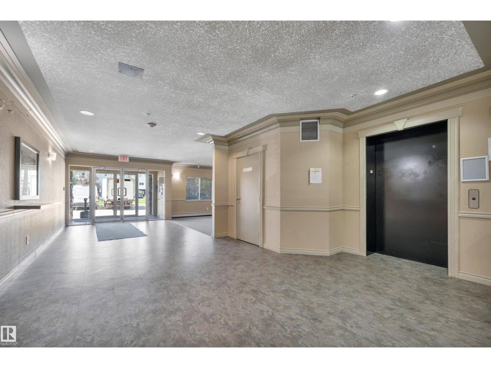 #412 70 WOODSMERE CL — photo 3