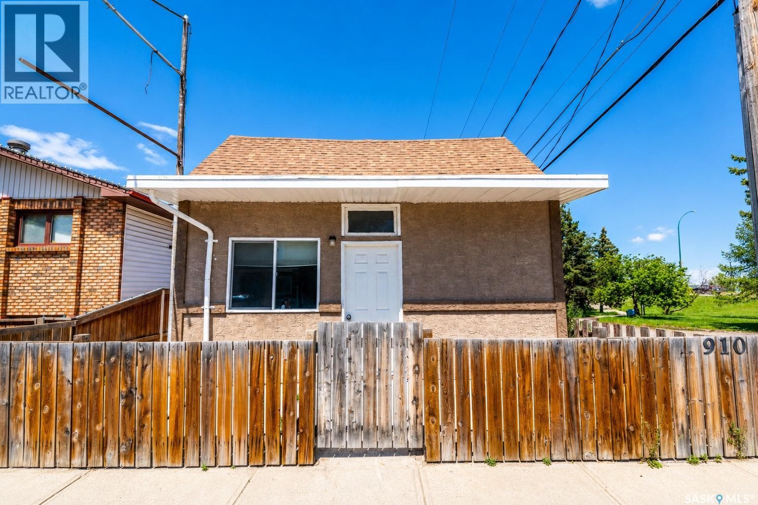 910 Lillooet STREET W