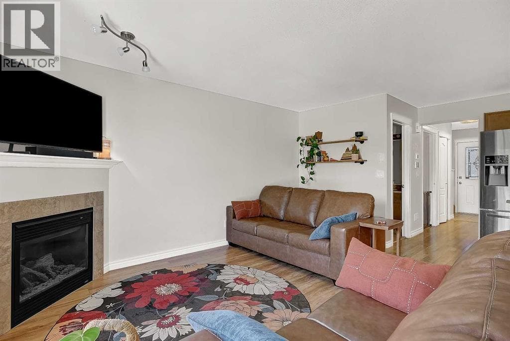 11204 71 Avenue — photo 3