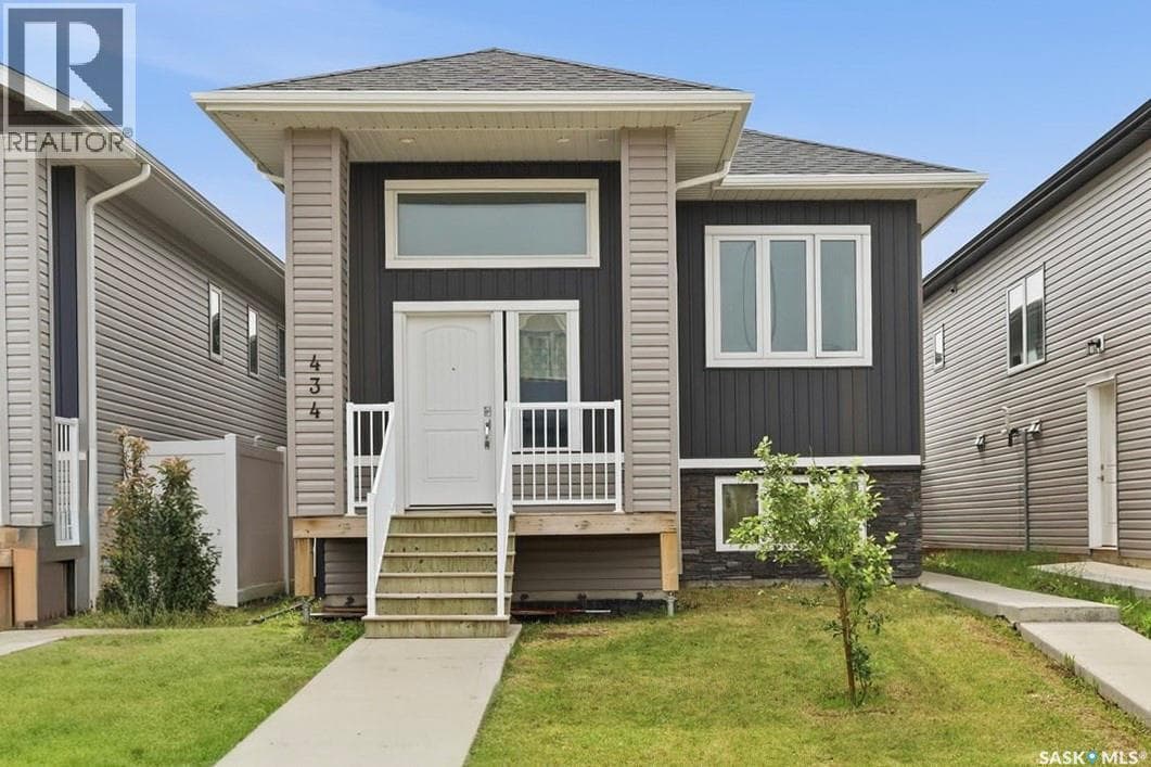 434 McArthur CRESCENT