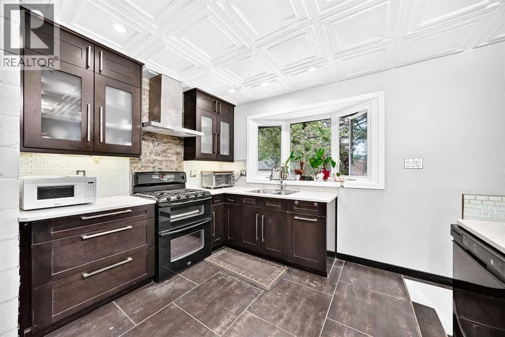 4832 Worcester Drive SW — photo 2