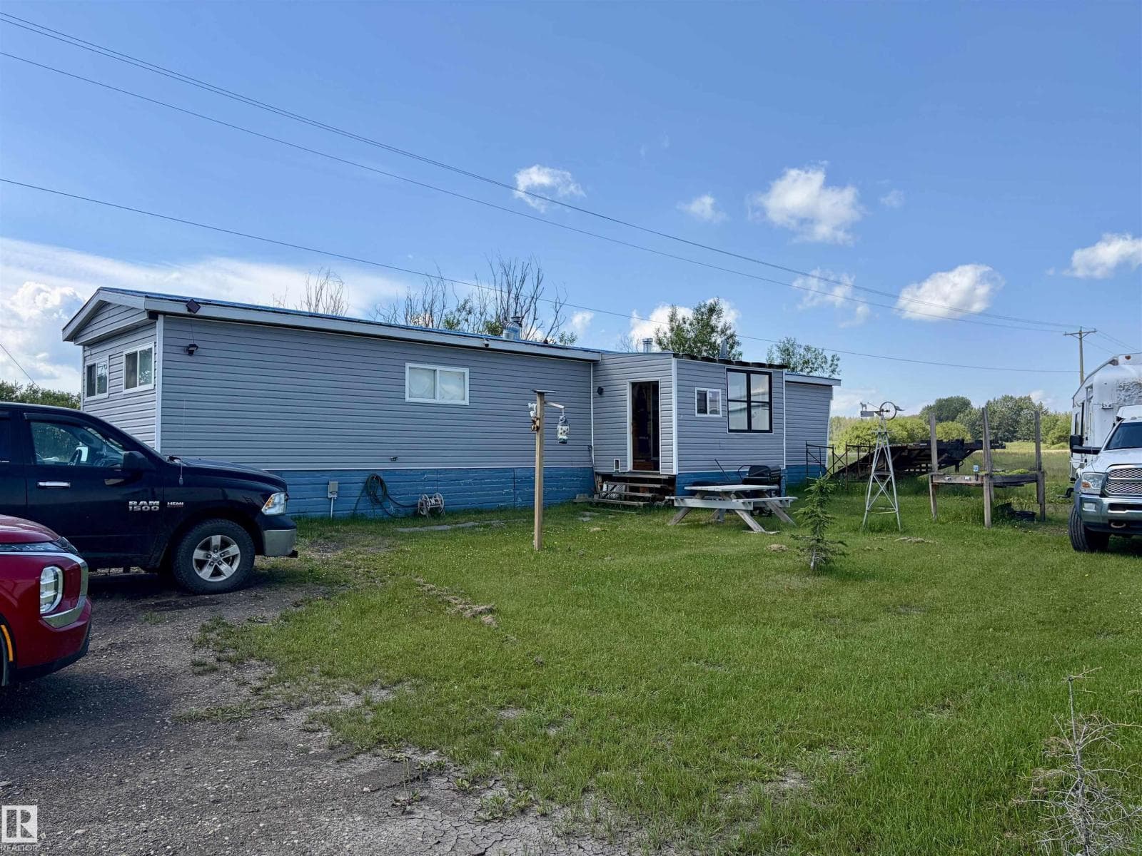 218 Hwy 13 E