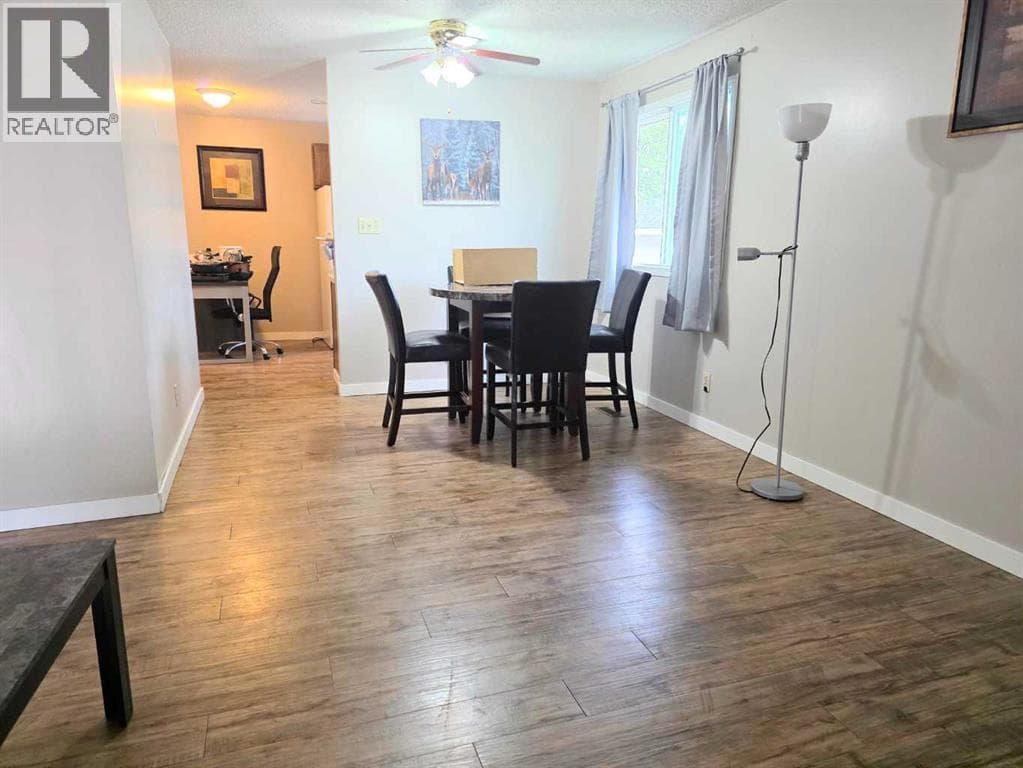 709 Hammond Drive S — photo 3