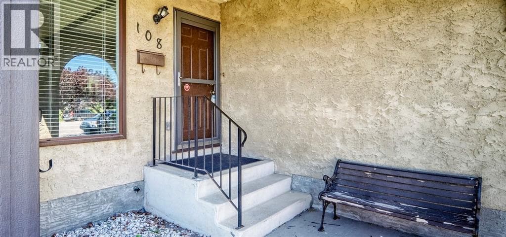 108 Falconridge Close NE — photo 3