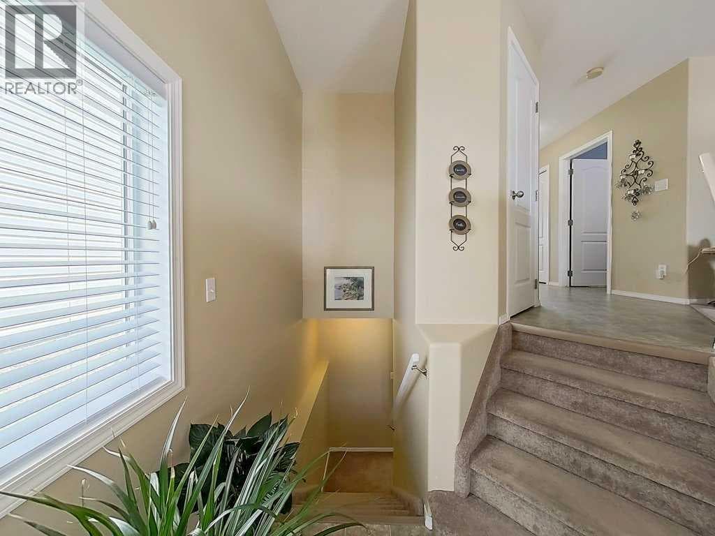 4519 45 Avenue Close Avenue Close — photo 5
