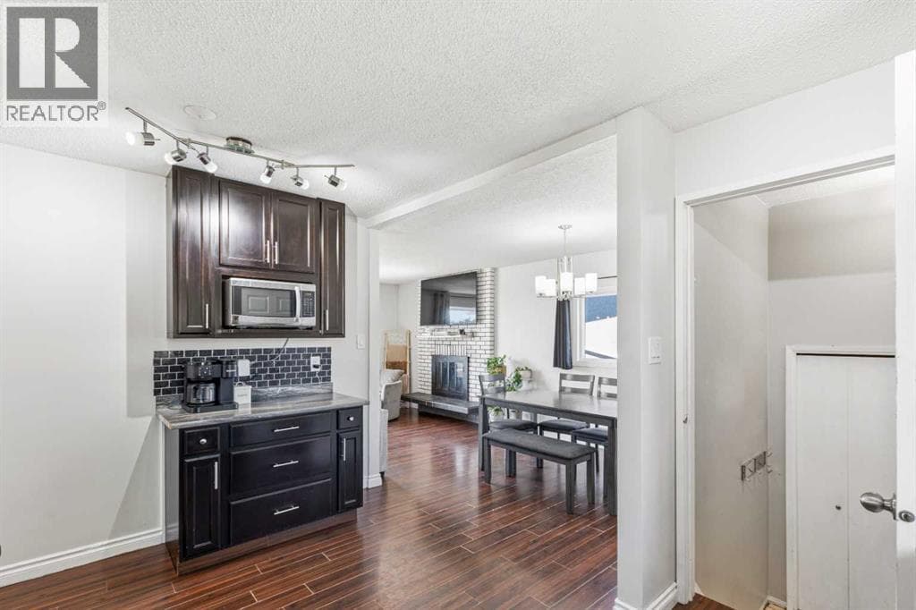 9224 107 Avenue — photo 3