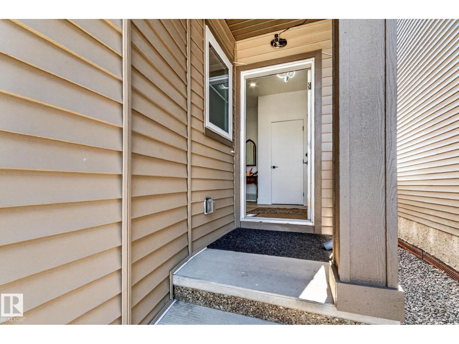 4739 168 AV NW — photo 4