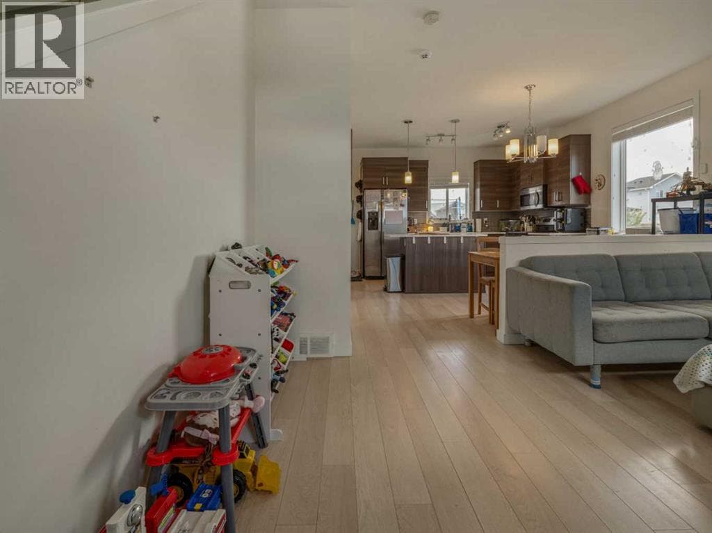 354 Mildred Dobbs Boulevard N — photo 4