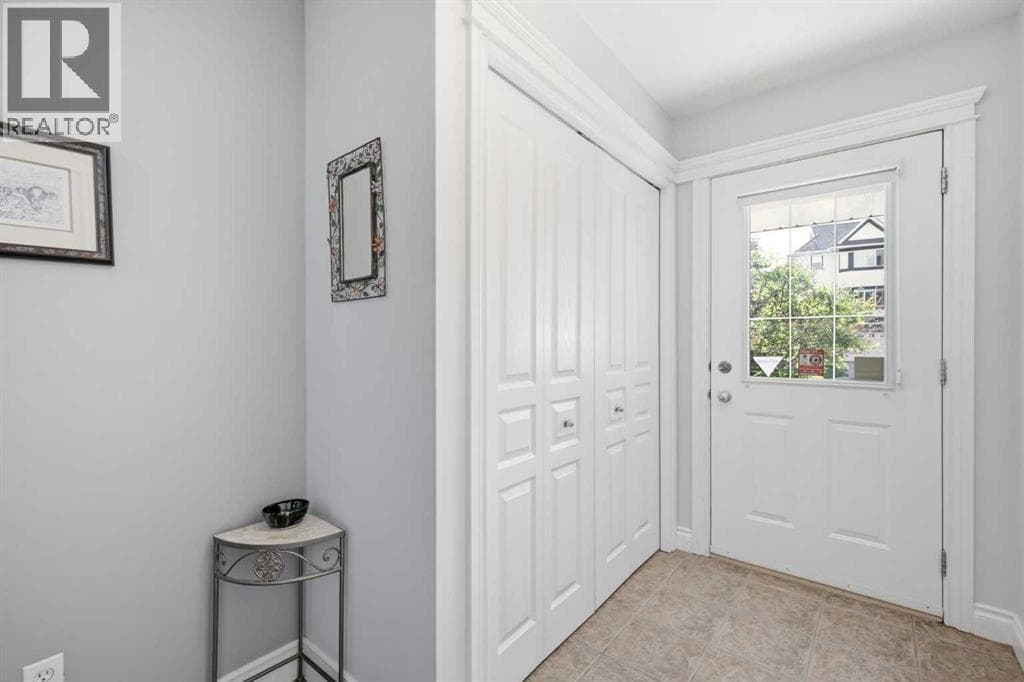 4 Cougar Ridge Mews SW — photo 2