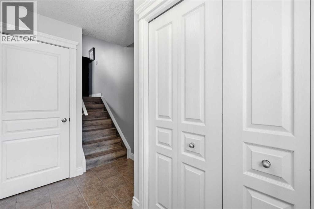 4 Cougar Ridge Mews SW — photo 3