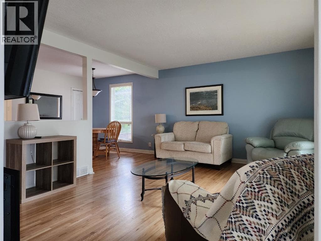 2211 10 Avenue S — photo 2