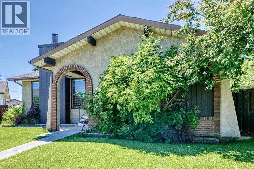 108 Falconridge Close NE — photo 4
