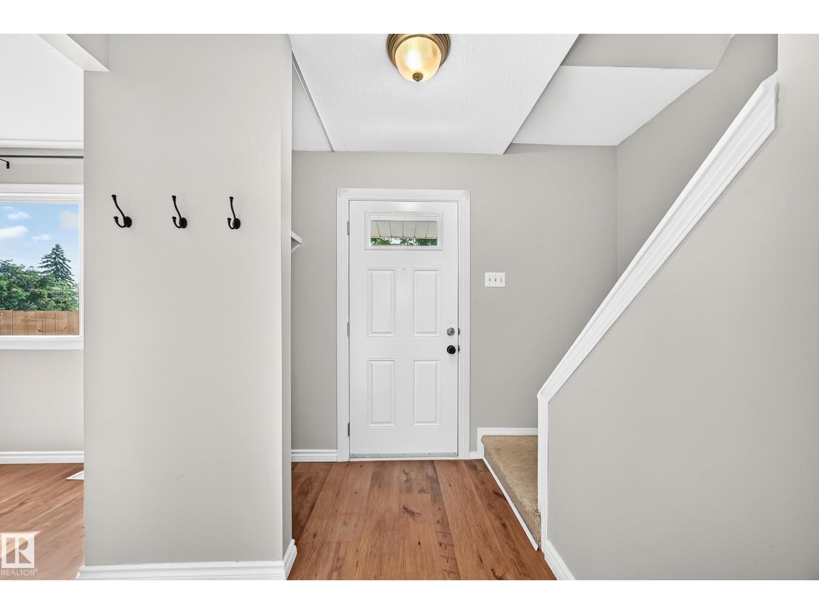 32 MCLEOD PL NW — photo 5