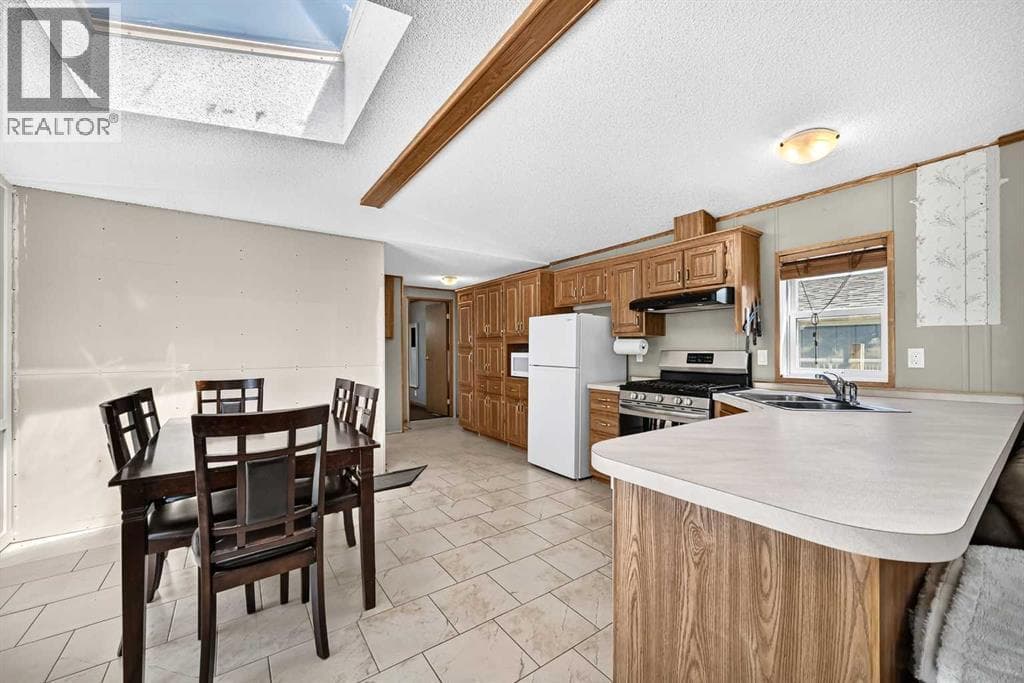 41 Westmount Drive — photo 5
