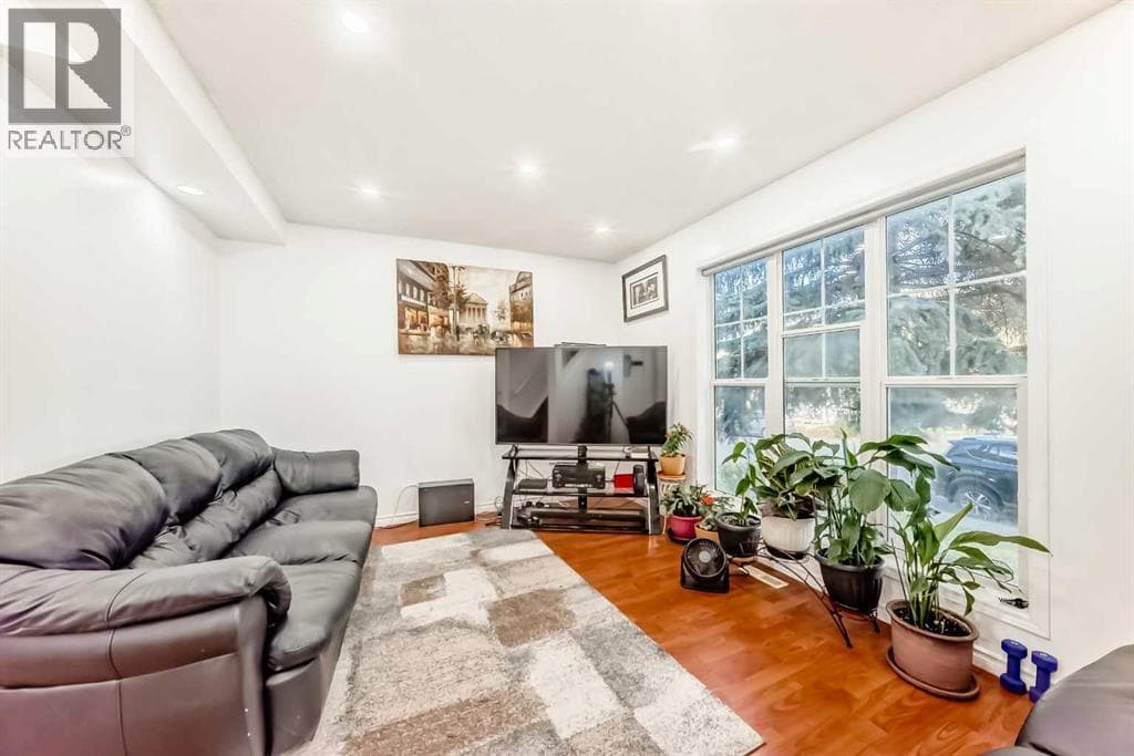 79 Hidden Crescent NW — photo 3