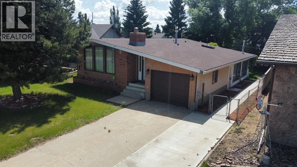 572 West Crescent — photo 3