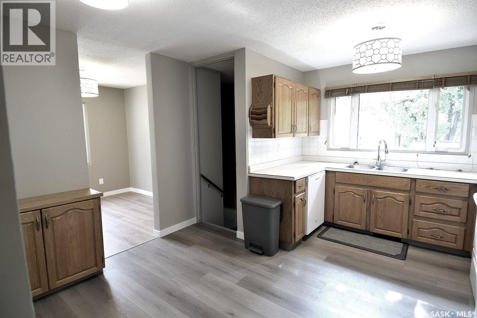 352 Carleton DRIVE — photo 4