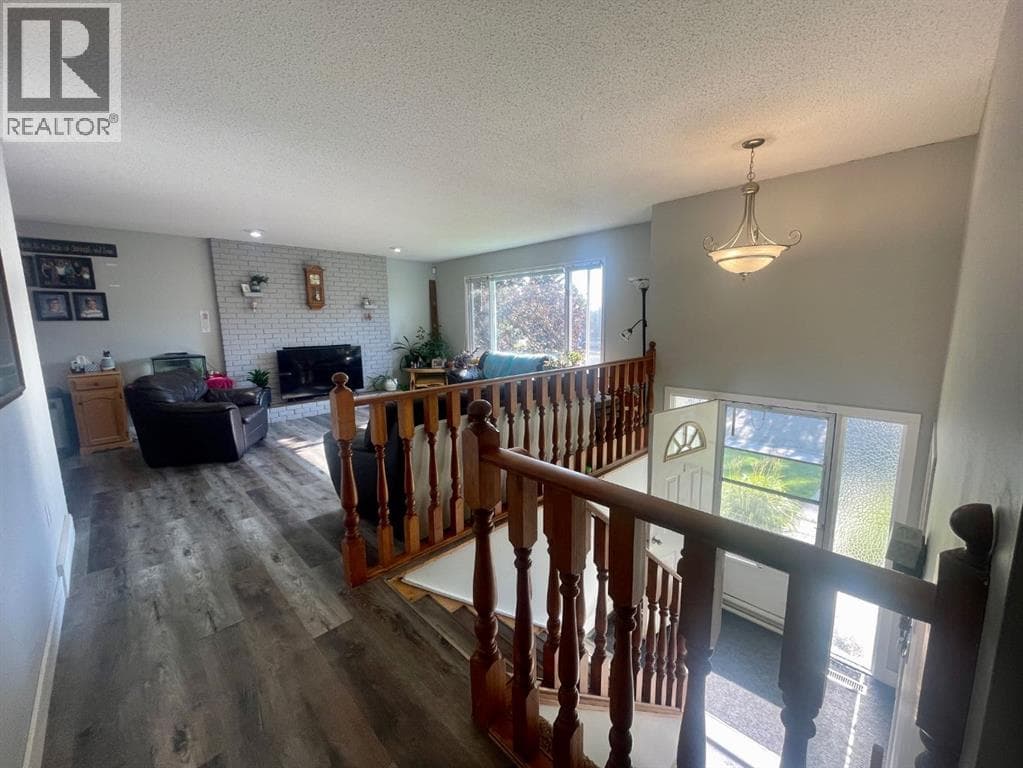 5301 15 Ave — photo 3
