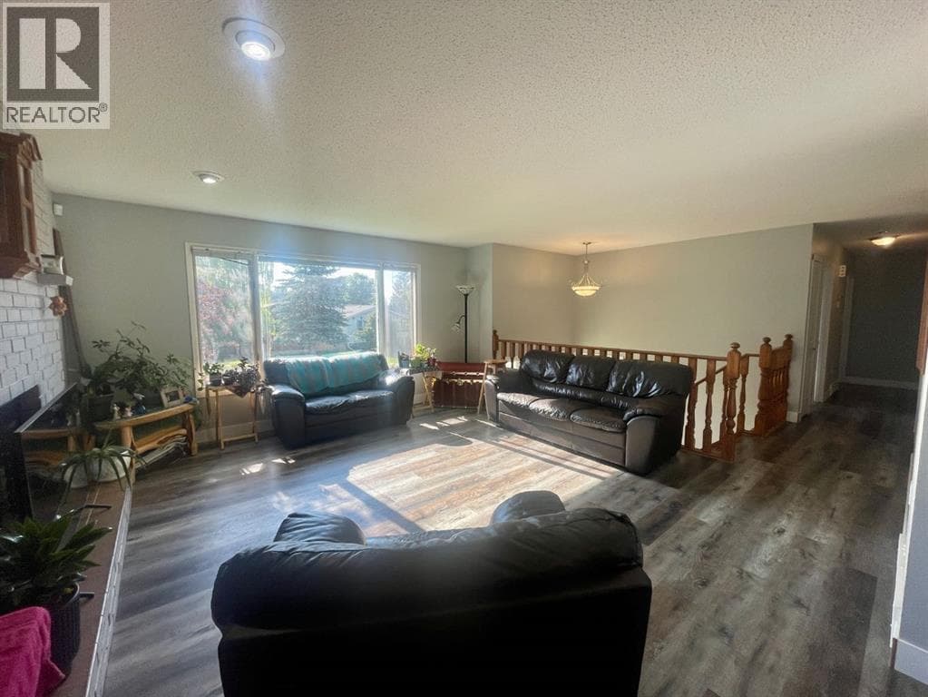 5301 15 Ave — photo 4